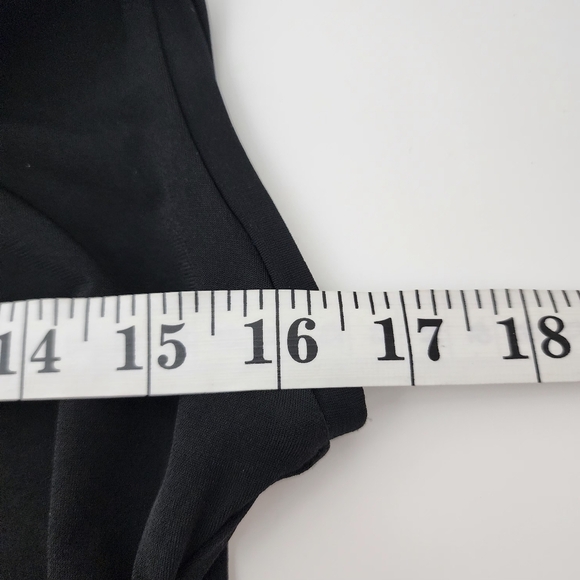 New York & Company Sleeveless black V-neck Top, Sz: M - Picture 5 of 5